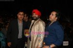 Jagjit Singh, Daler Mehandi, Mika Singh at SA RE GA MA PA finals in Andheri Sports Complex on 26th Dec 2010 (37).JPG